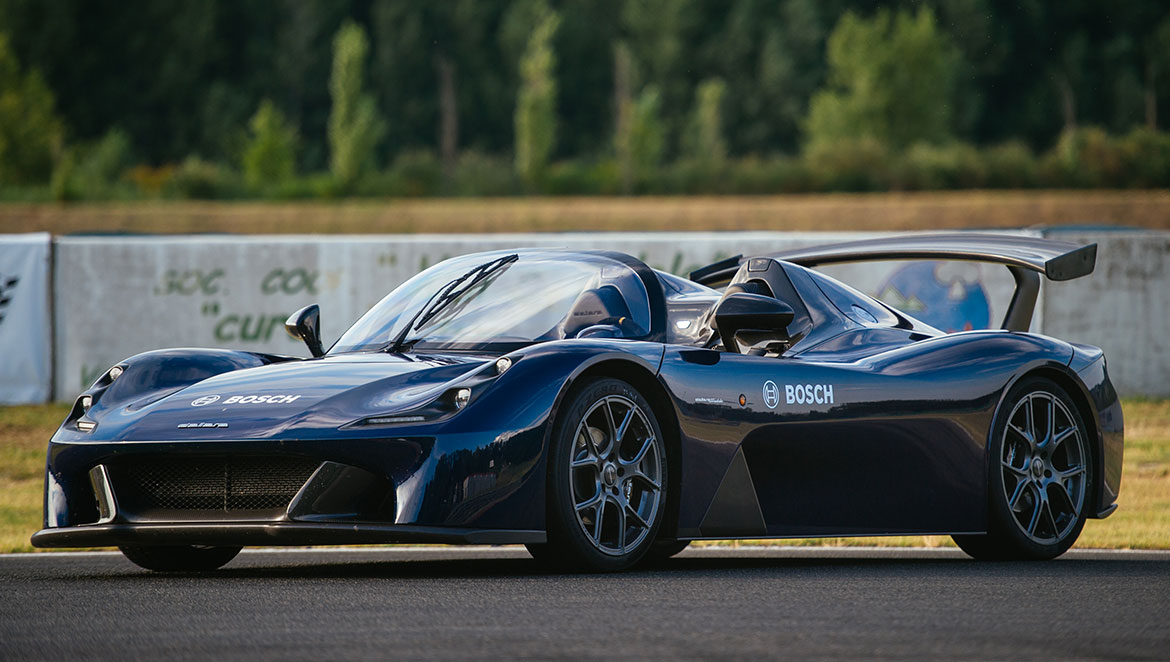 Der Dallara Stradale in der Seitenansicht – der Sportwagen ist mit Bosch Technologie ausgestattet.